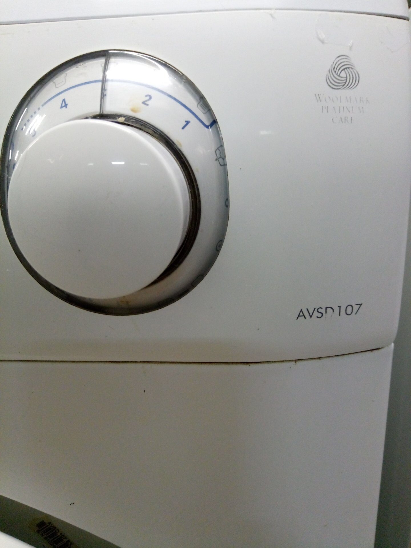 Стиральная машина Hotpoint-Ariston AVSD 107